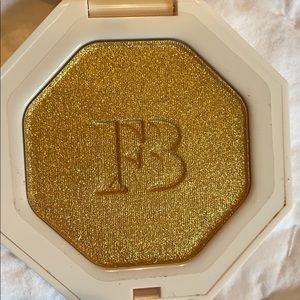 Fenty beauty highlighter